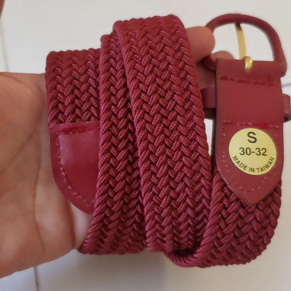 New with tags unisex stretch braided belt size small in burgundy